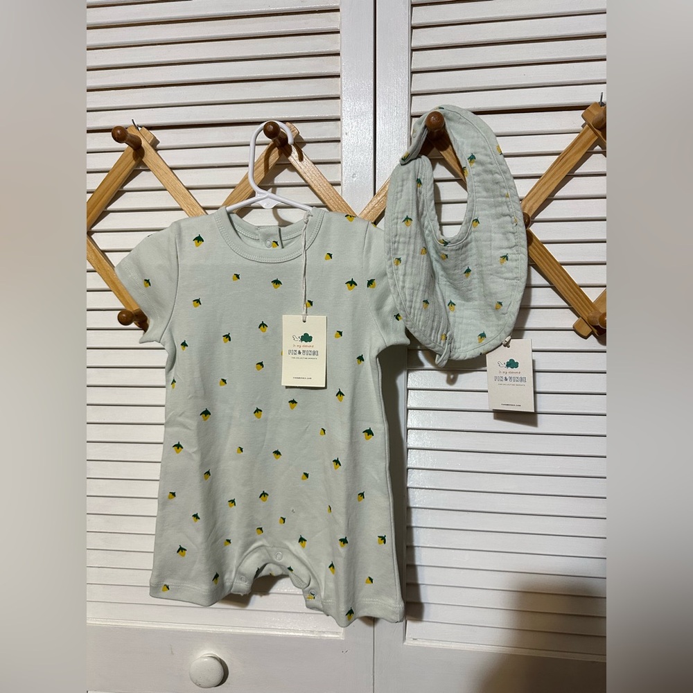 Fin & Vince strawberry romper 6/12 and bib nwt